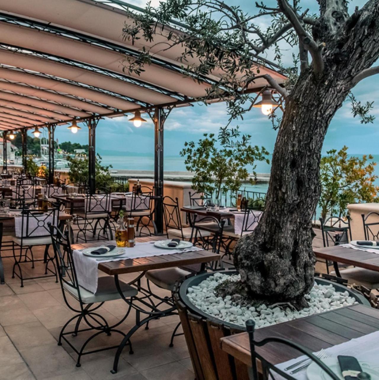 Newly Renovated Hotel Kastil Бол Экстерьер фото