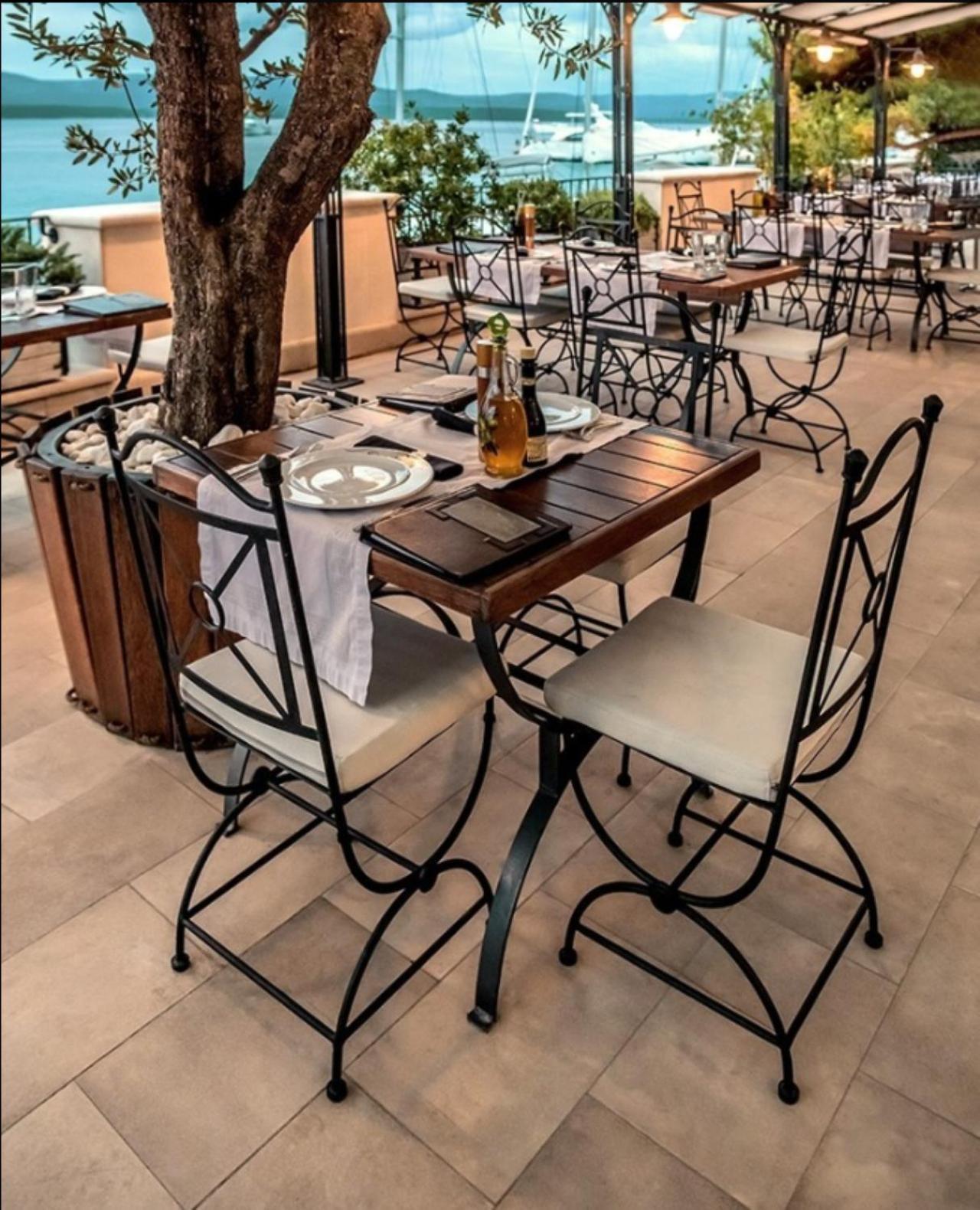 Newly Renovated Hotel Kastil Бол Экстерьер фото