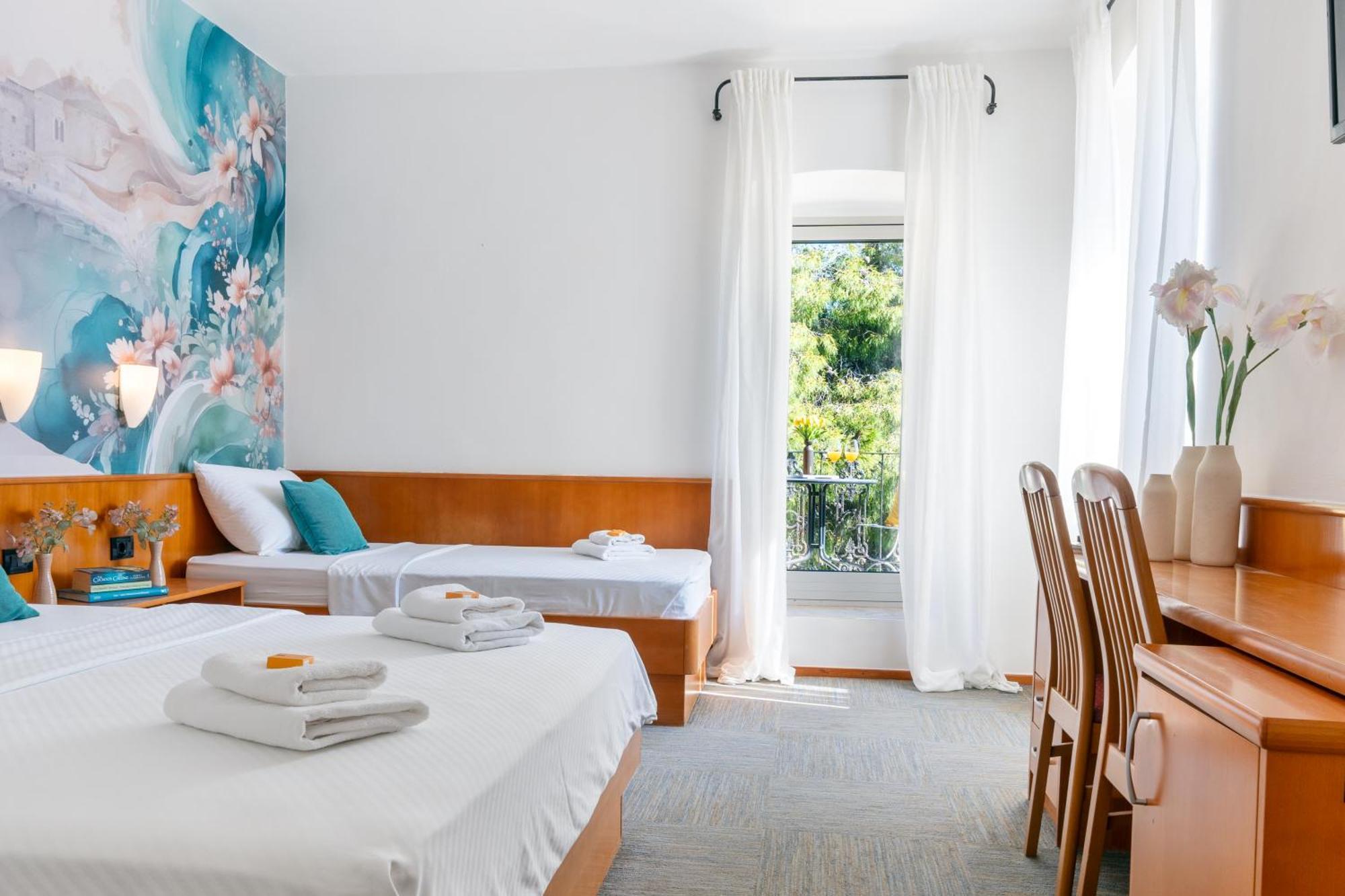 Newly Renovated Hotel Kastil Бол Номер фото