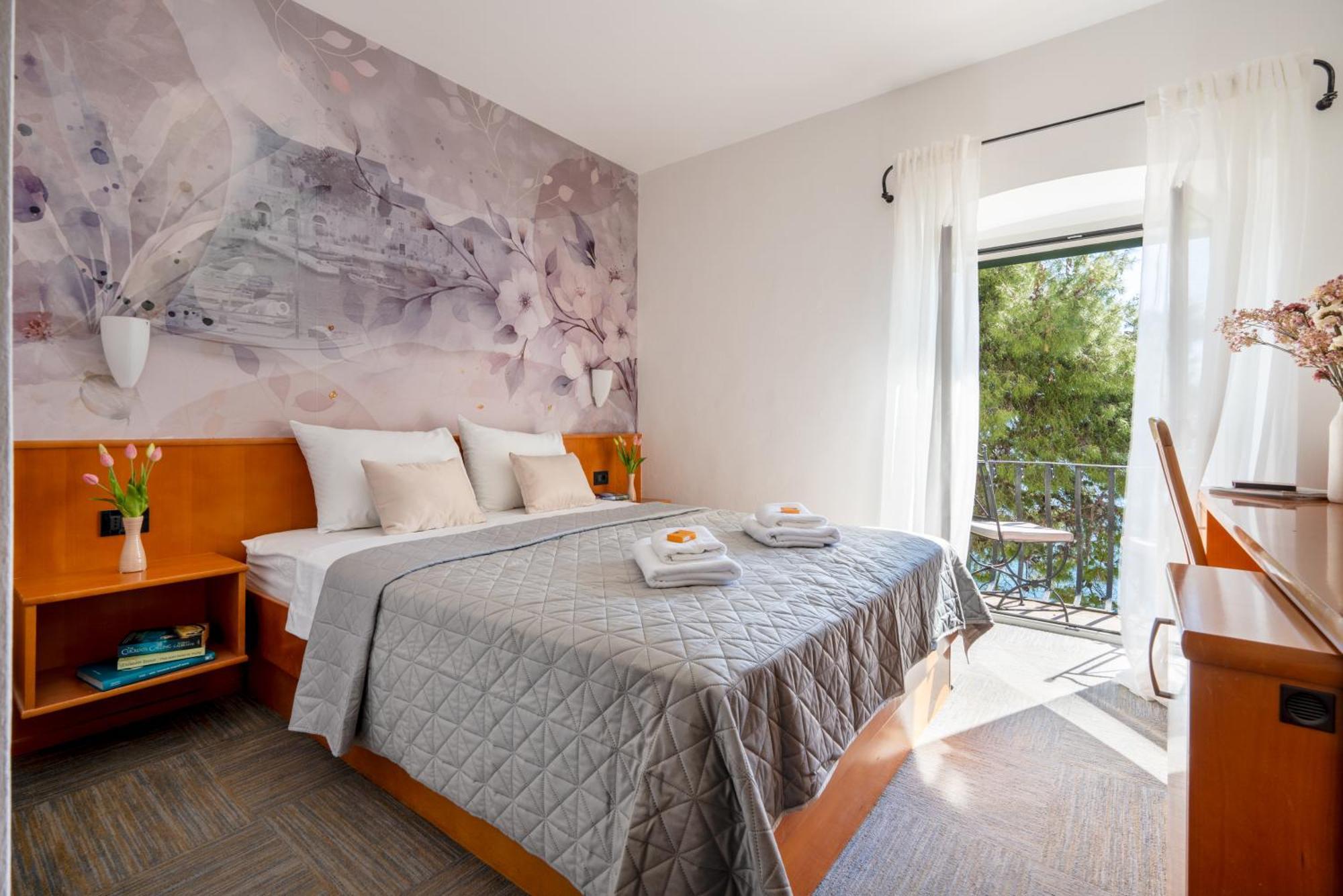 Newly Renovated Hotel Kastil Бол Экстерьер фото