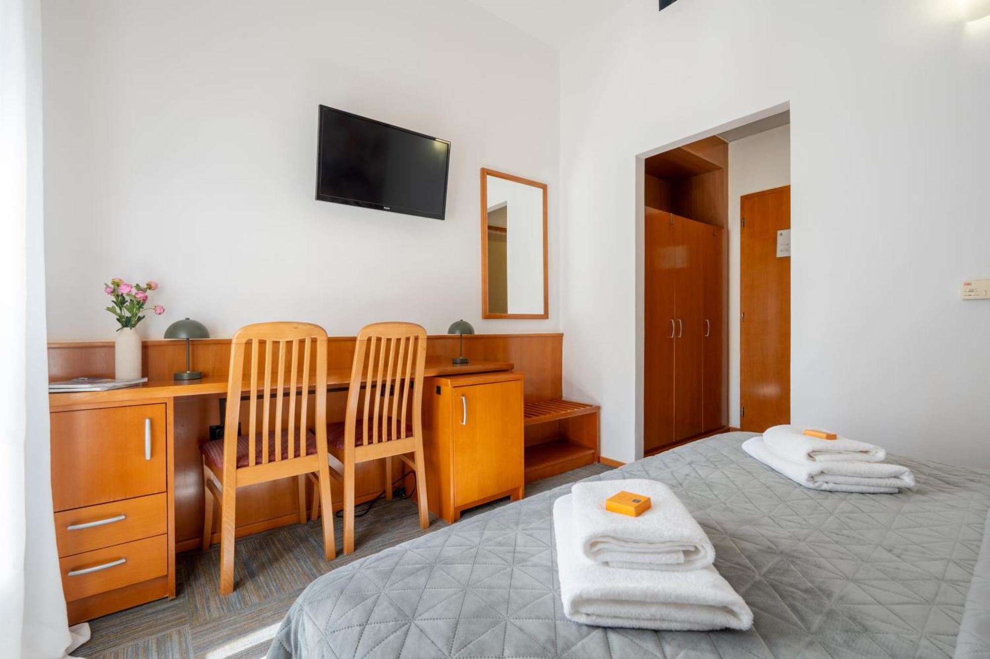 Newly Renovated Hotel Kastil Бол Номер фото