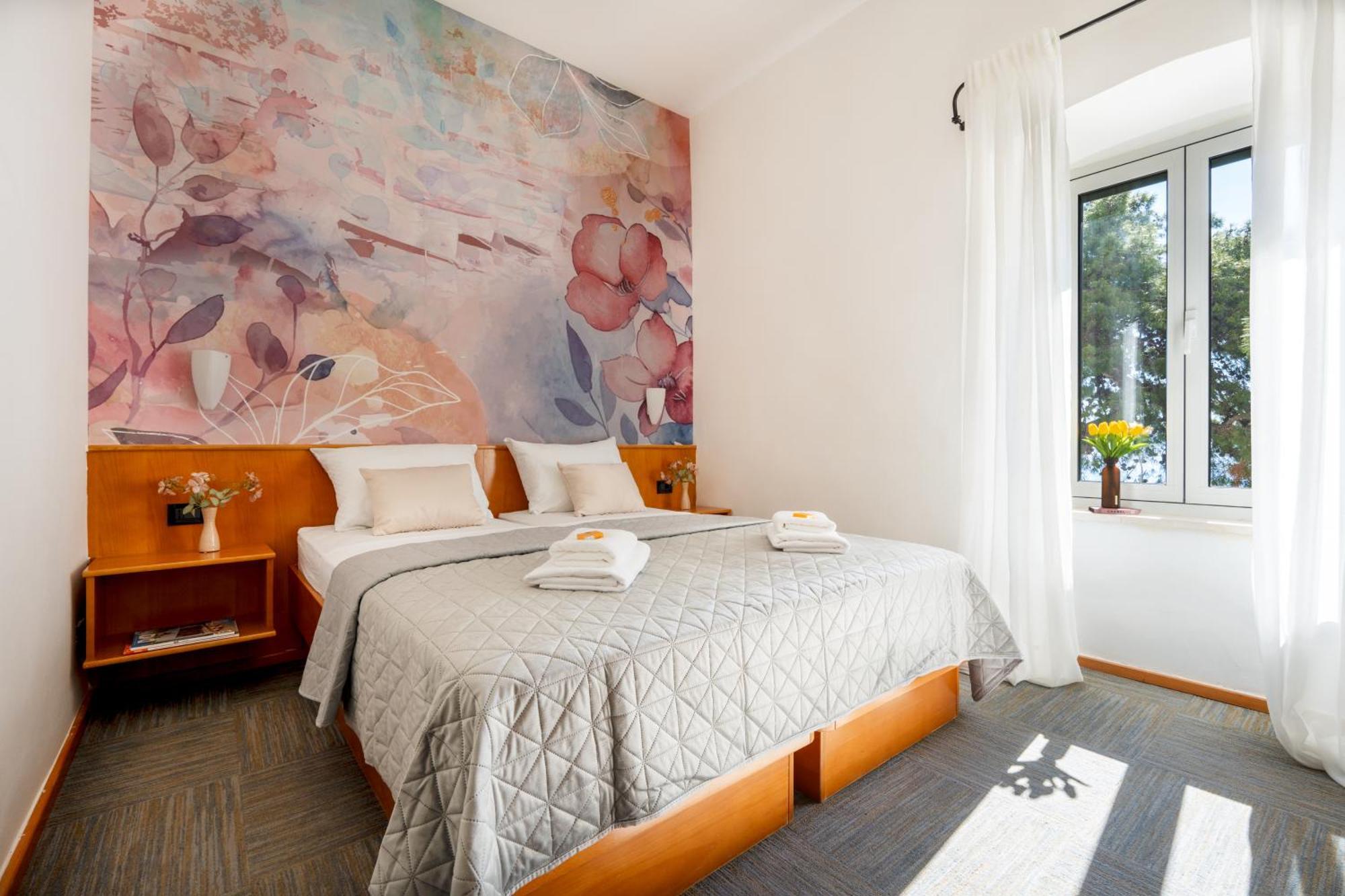 Newly Renovated Hotel Kastil Бол Экстерьер фото