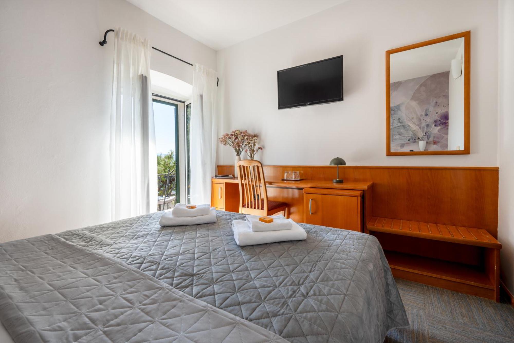 Newly Renovated Hotel Kastil Бол Экстерьер фото