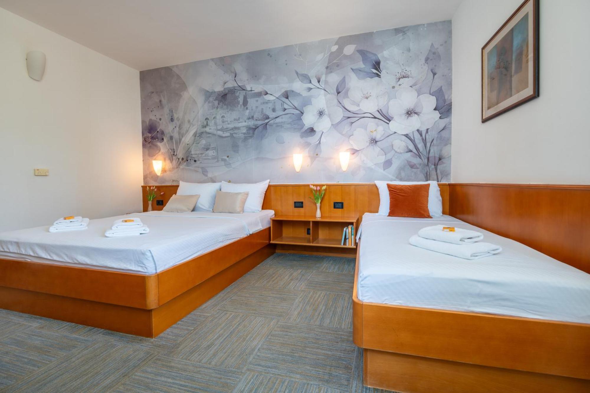 Newly Renovated Hotel Kastil Бол Номер фото