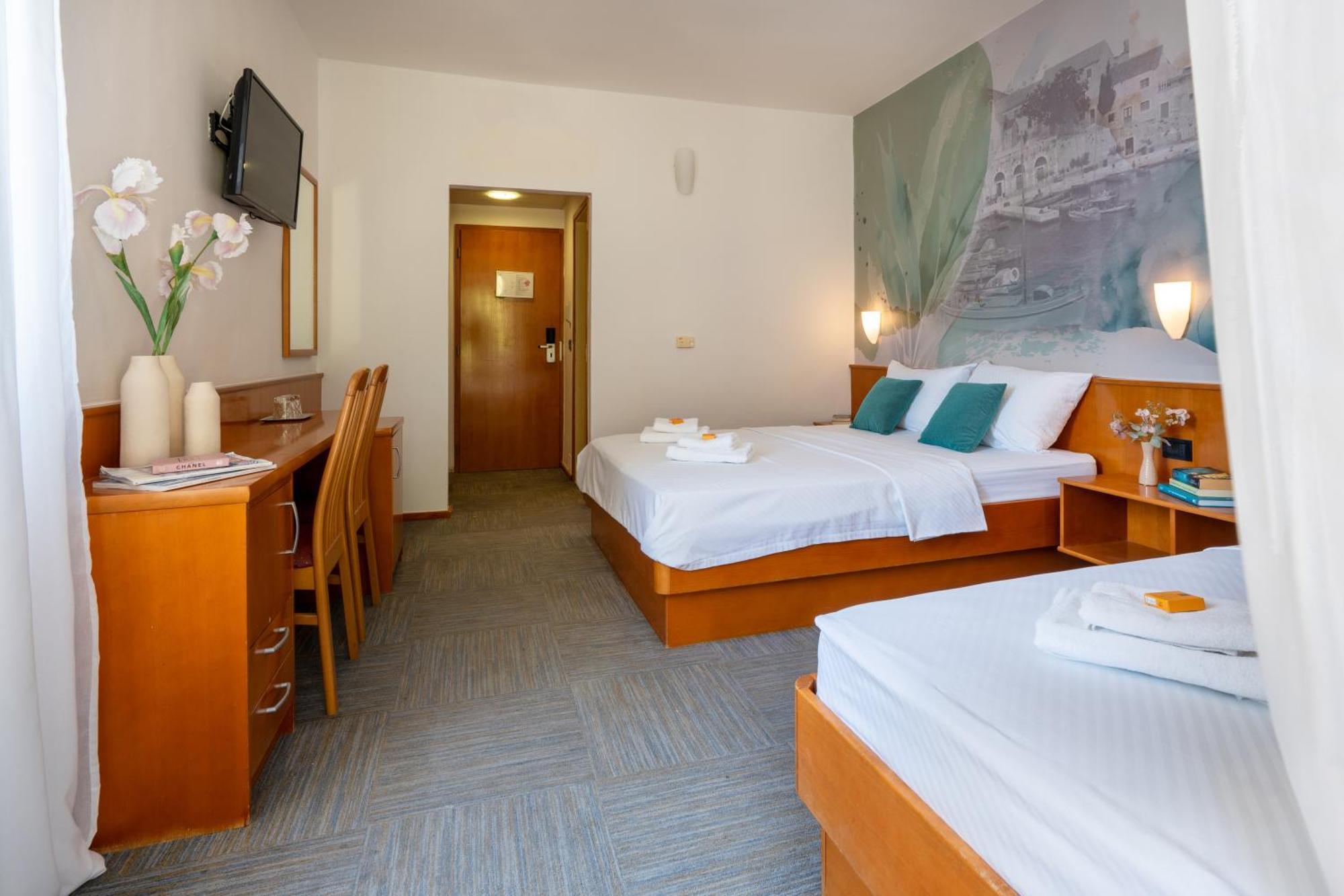Newly Renovated Hotel Kastil Бол Номер фото