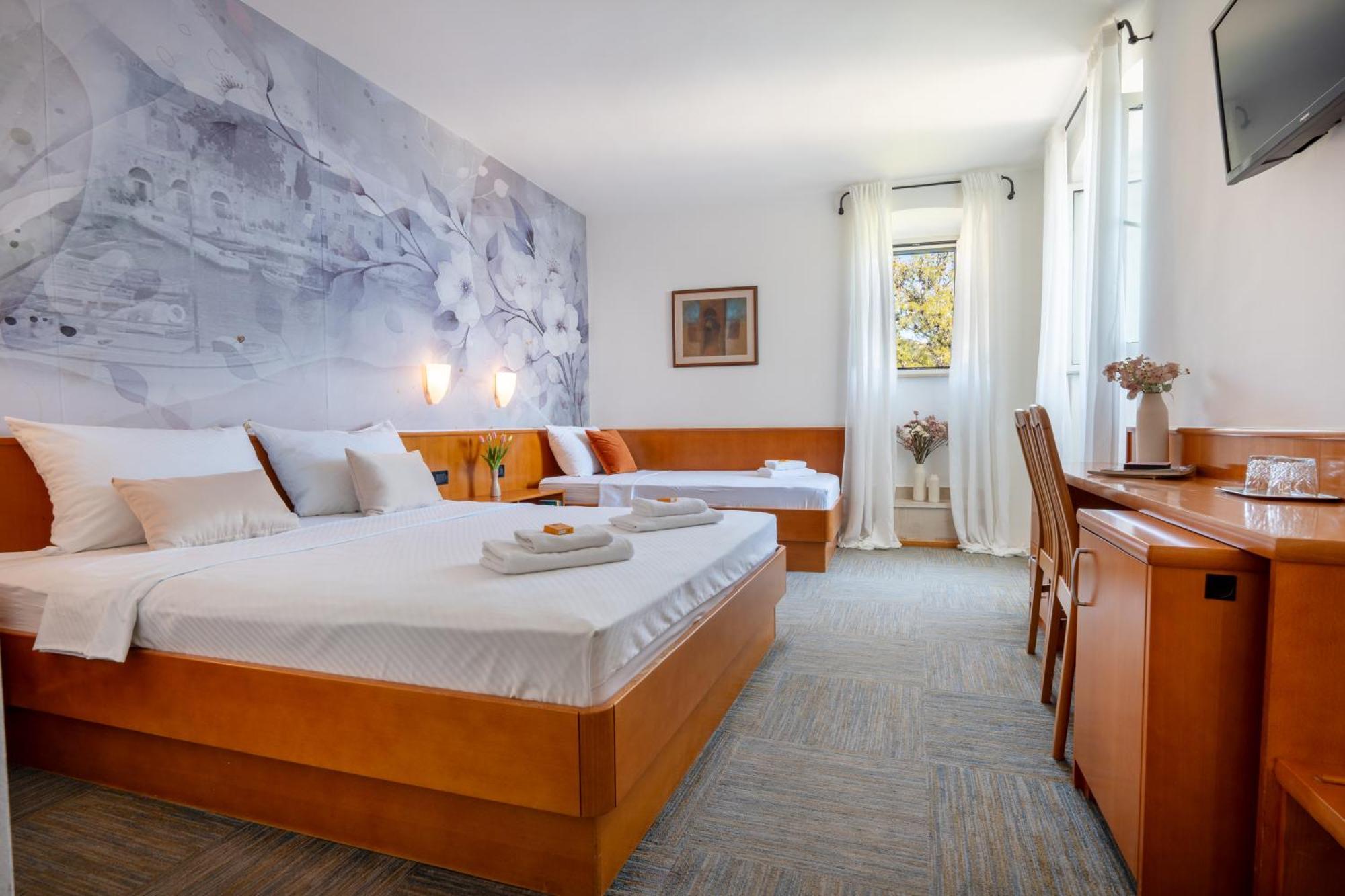 Newly Renovated Hotel Kastil Бол Номер фото
