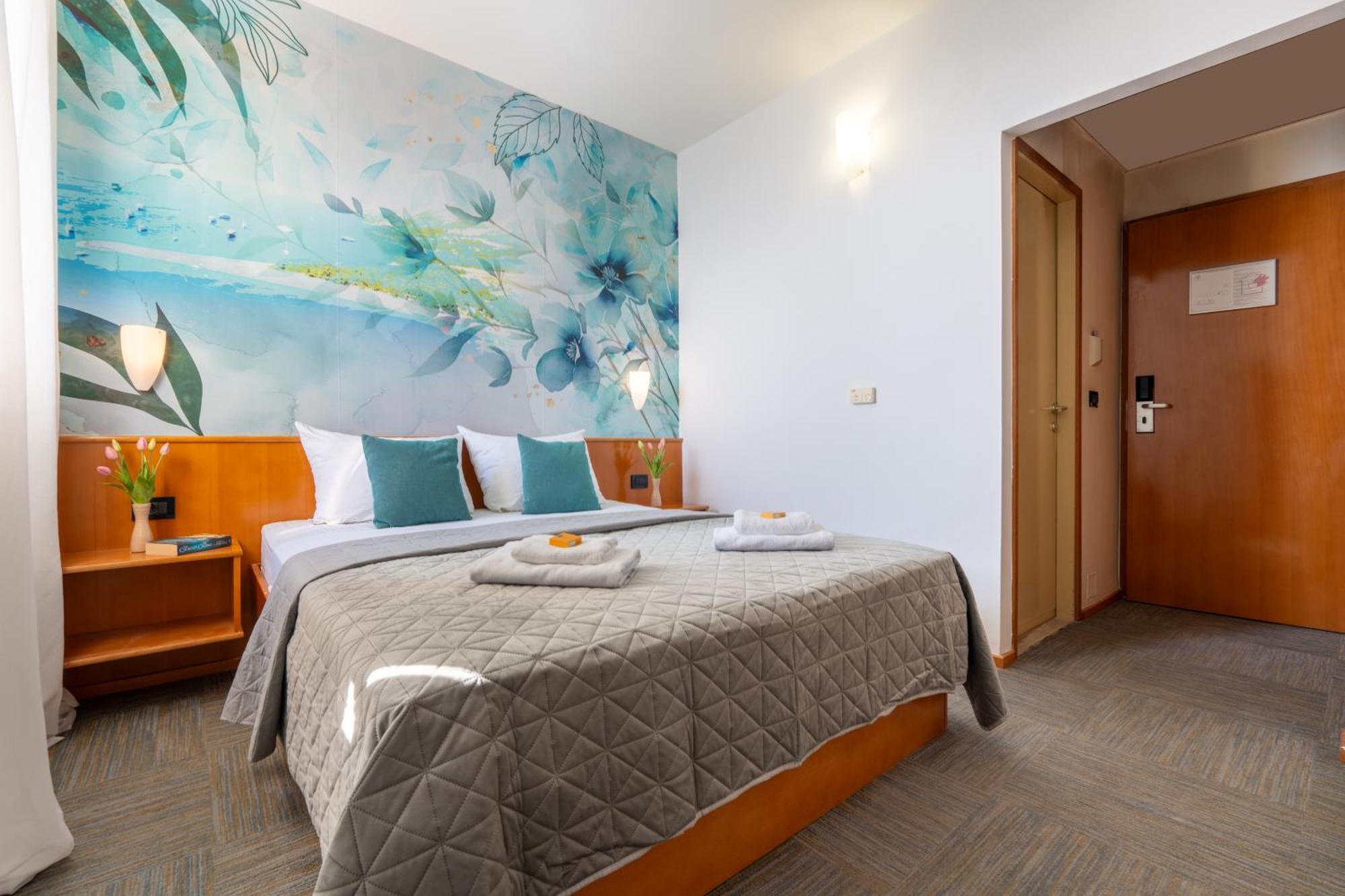 Newly Renovated Hotel Kastil Бол Экстерьер фото