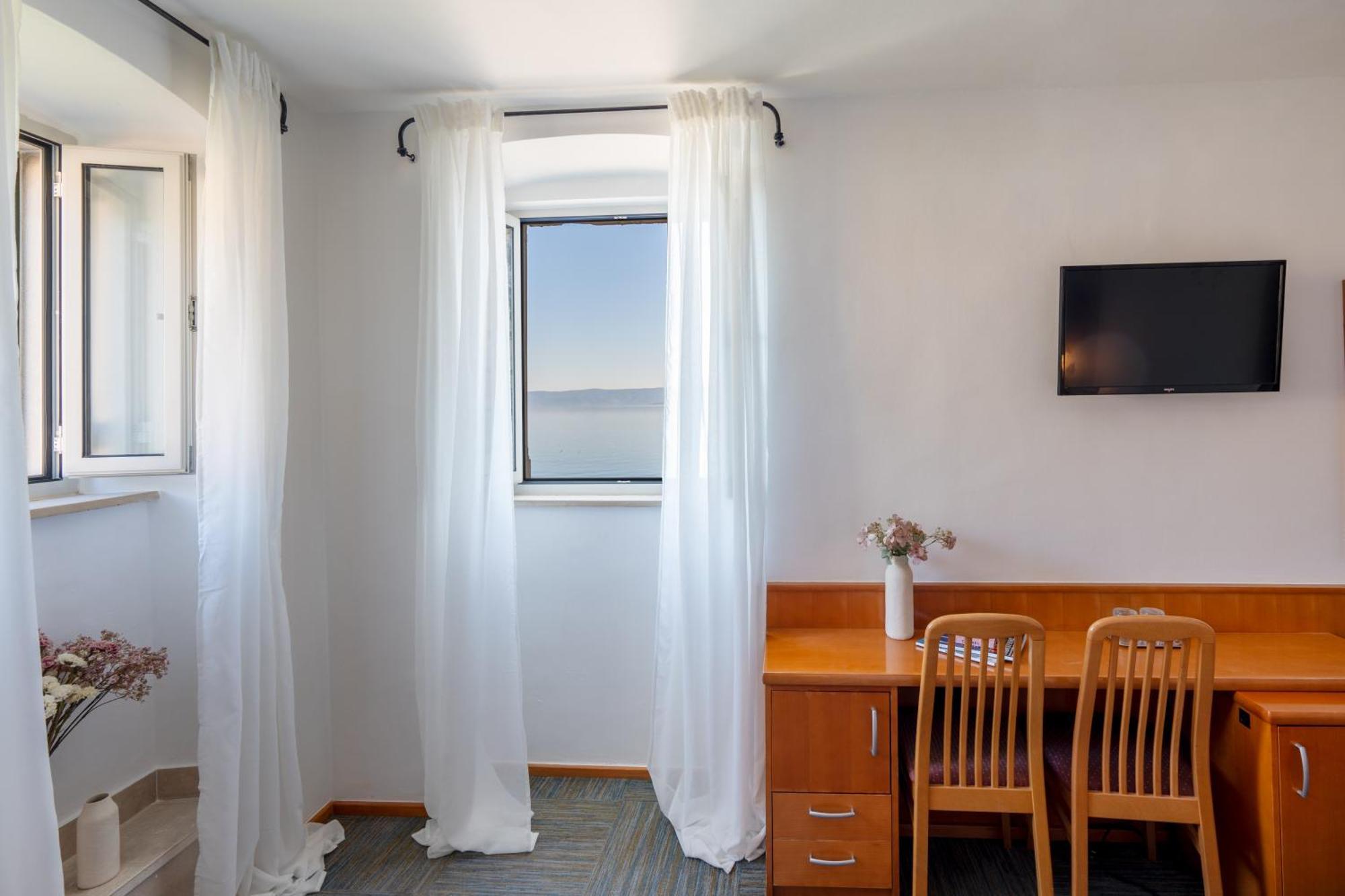 Newly Renovated Hotel Kastil Бол Экстерьер фото