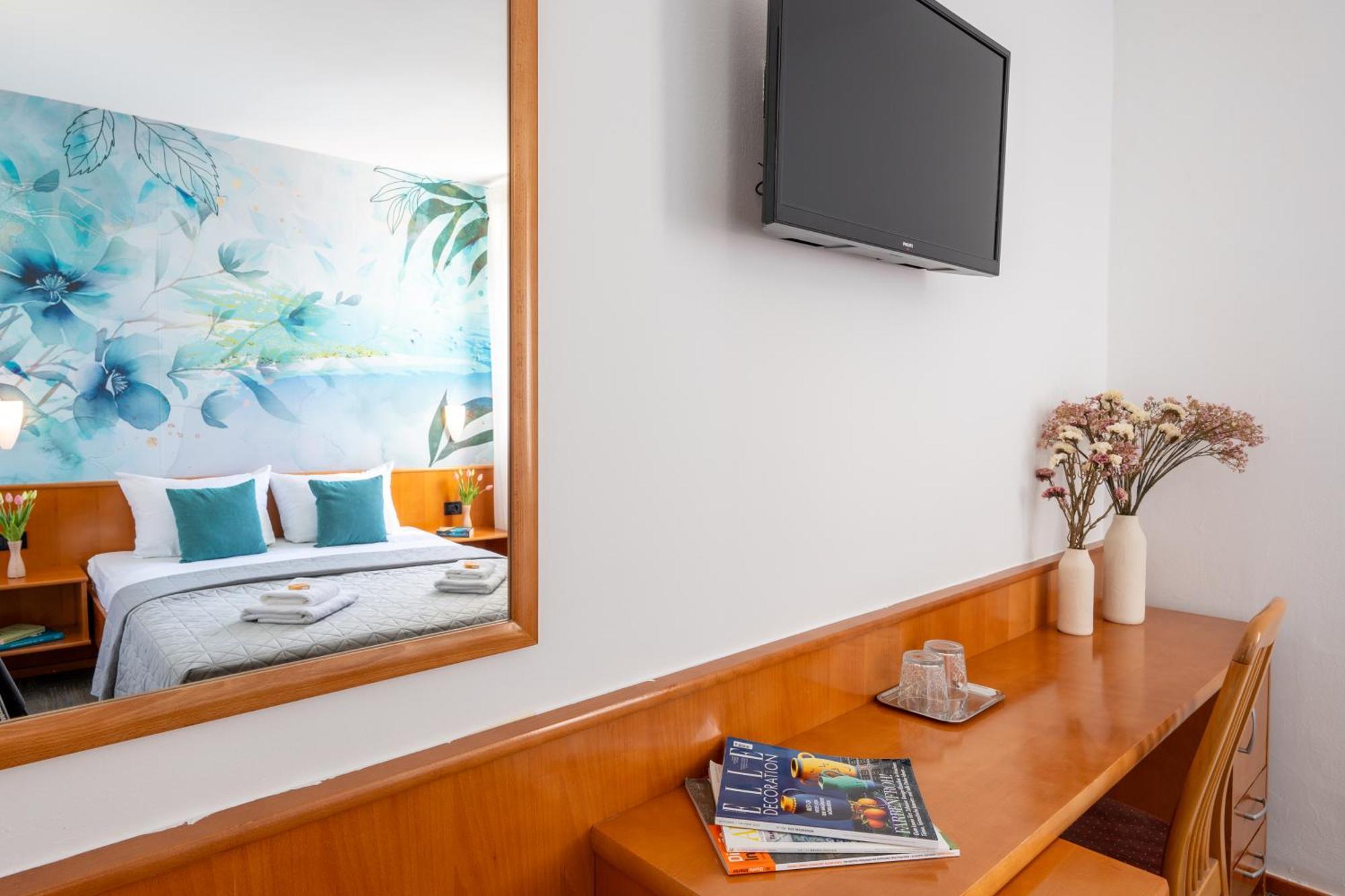 Newly Renovated Hotel Kastil Бол Номер фото